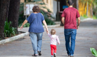 Comissão aprova projeto que cria exceção para que família acolhedora adote criança