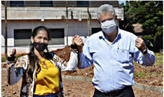 Cunhada de prefeito assassinado em Pedro Juan toma posse