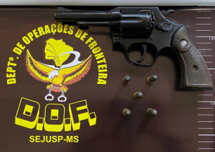 Policial do DOF de folga prende homem por porte ilegal de arma de fogo em Dourados