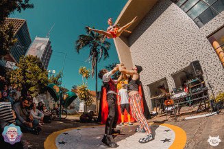 Cia Thestai e Circo Le Chapeai no Festival América do Sul