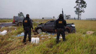 Após furar bloqueio e capotar veículo DOF apreende carro carregado com cigarro e defensivo agrícola