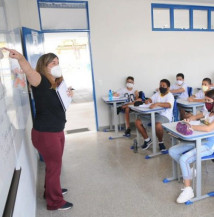 Debatedores cobram garantia de recursos e mais qualidade nos gastos com educação