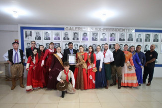 Primeira mulher à frente do CTG em Dourados, Rosane Pederiva recebe homenagem na Câmara