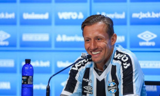 Após 15 anos jogando na Europa douradense Lucas Leiva está de volta
