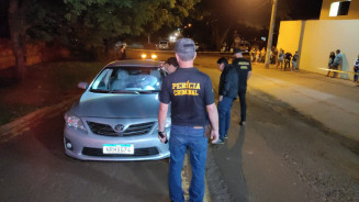 Homem é executado dentro de veículo com tiro na cabeça e pescoço