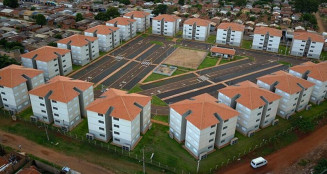 Casas populares entregues por Bolsonaro na Capital são colocadas à venda na internet
