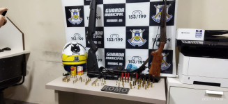 Homem é preso com várias armas e munições após agredir esposa