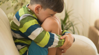 Violência contra crianças: conheça duas leis que tratam da proteção infantil e saiba como denunciar agressões