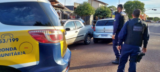 Motorista embriagado colide em carro estacionado e vai preso
