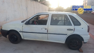 Polícia Militar Rodoviária apreende carga de maconha, motorista foge e abandona carro