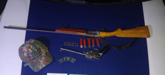 Polícia surpreende caçadores, frustra caçada ilegal e apreende rifle, espingarda e munições