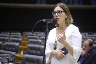 Projeto determina tamanho mínimo de fonte na publicidade de produtos para idosos