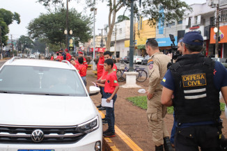 Blitz educativa no Centro abre campanha Agosto Sem Cinzas