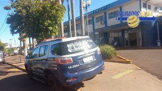 Homem sequestra a ex-mulher, entra em confronto com a polícia e é baleado de raspão