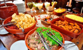 2020 registrou queda em serviços de alimentação e turismo