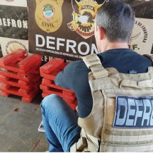 Defron prende mulher que armazenava droga dentro do banheiro de casa em Dourados