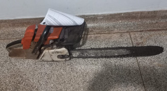 Polícia prende dupla que tentou matar homem com motosserra