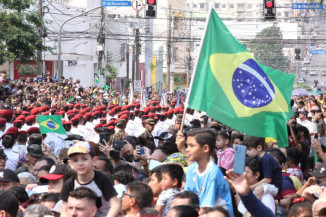 Bicentenário da Independência: Reinaldo Azambuja participa de desfile e destaca harmonia e pacificação do Brasil