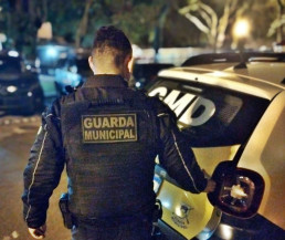 Homem agride mulher e ameaça jogar bebê de prédio em Dourados