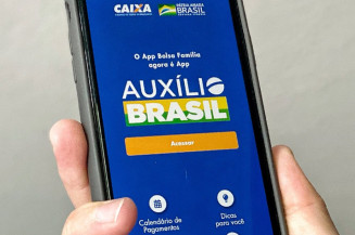 Auxílio de R$ 600 em 2023 pressiona teto de gastos