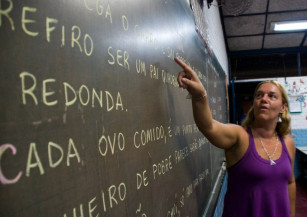 MEC apresenta ações voltadas à Educação de Jovens e Adultos para representantes de Angola e do Banco Mundial