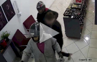 Bandidos assaltam joalheria e levam R$ 100 mil em joias