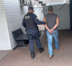 Homem é flagrado se masturbando em parque público de Dourados