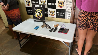 Dois são presos por porte ilegal de arma e tráfico de drogas na Vila São Braz