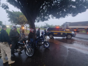 PRF prende 9 por embriaguez e multa 2.168 motoristas no feriadão em MS