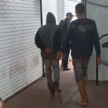 Dupla é detida após fazer disparos com arma de fogo