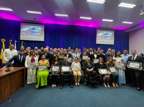 Vereadores homenageiam classe médica de Dourados em sessão solene