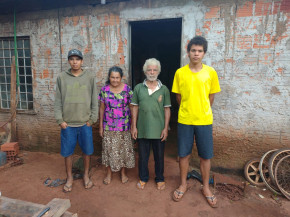 Família pede doação de fios para ter energia elétrica em casa