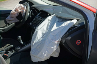 Como funciona o sistema de airbag e o que fazer para evitar que ele cause vítimas