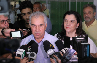 Após votar, Reinaldo reafirma compromisso de deixar contas em dia e recursos para concluir obras