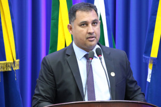 Vereador questiona valor do copo d'água comprado pela prefeitura