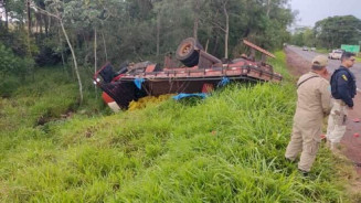 Motorista morre em colisão entre caminhão e carro na BR-376