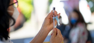 Vacinação contra Covid-19 para crianças menores de três anos acontece neste sábado