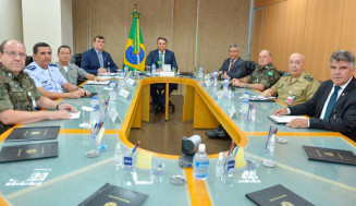 Bolsonaro se reúne com Forças Armadas após Moraes rejeitar ação do PL
