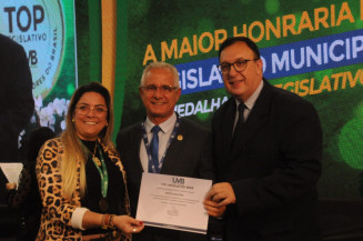 Sergio Nogueira recebe ‘Medalha Top Legislativo’ com a Lei ‘Amigo da Criança e do Idoso’
