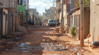 Pobreza tem aumento recorde e atinge 62,5 milhões de pessoas, maior nível desde 2012