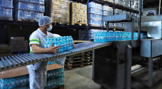 Após dois meses de queda, indústria varia 0,3% em outubro