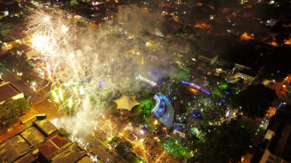Dourados Brilha reúne 20 mil pessoas na noite de lançamento 