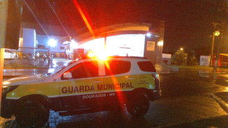 Homem agride mulher com socos e mordidas deixando a vítima desacordada