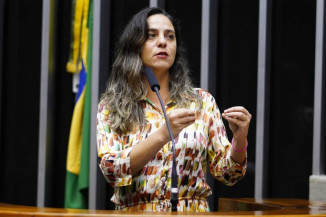 Comissão aprova licença parental remunerada de 180 dias para mães e pais, inclusive adotivos