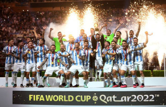 Argentina conquista o tricampeonato mundial e consagra Lionel Messi 