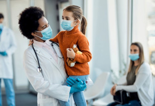 HU-UFGD abre vaga para médicos com salário de R$ 8,9 mil