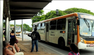 Comissão aprova obrigatoriedade de cobertura nos pontos de ônibus