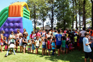 ‘Chamados a Servir’ faz entrega de caixas com presentes e cestas de alimentos em Dourados