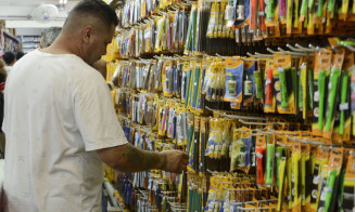 Confiança do consumidor sobe 2,7 pontos em dezembro