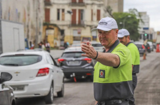 Motorista que não faz conversão obrigatória corre risco de ser multado e de sofrer acidente